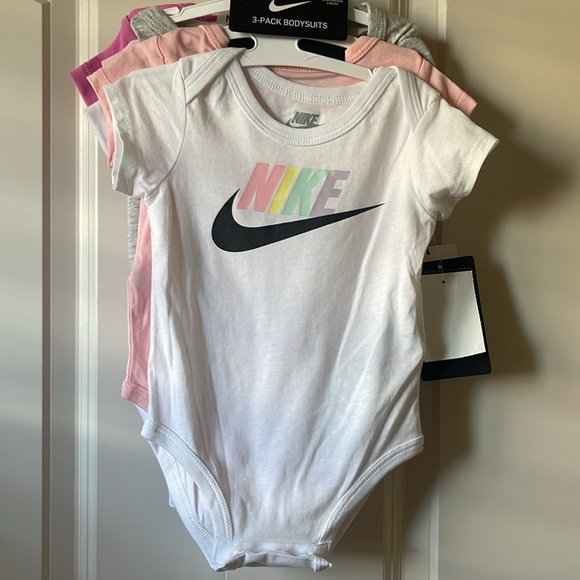 NIKE Baby Bodysuits NWT 6m - Picture 3 of 3